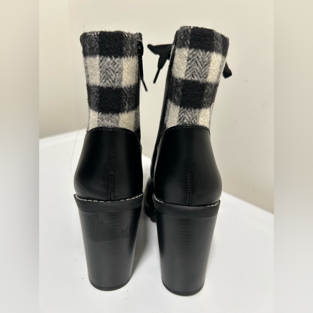 BCBGeneration Pilas Plaid Lace Up Boots Black Cream Size 8 - Picture 7 of 13